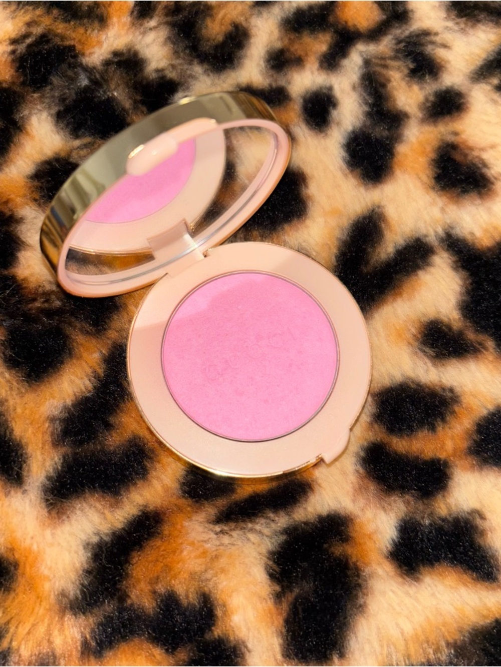 Gucci blush - Picture 3 of 4